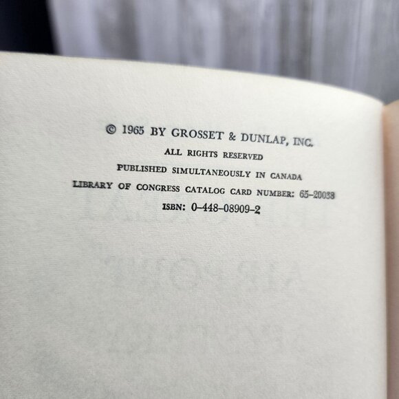 Vintage The Hardy Boys Book 9 - The Great Airport Mystery by Franklin Dixon - Picture 2 of 4